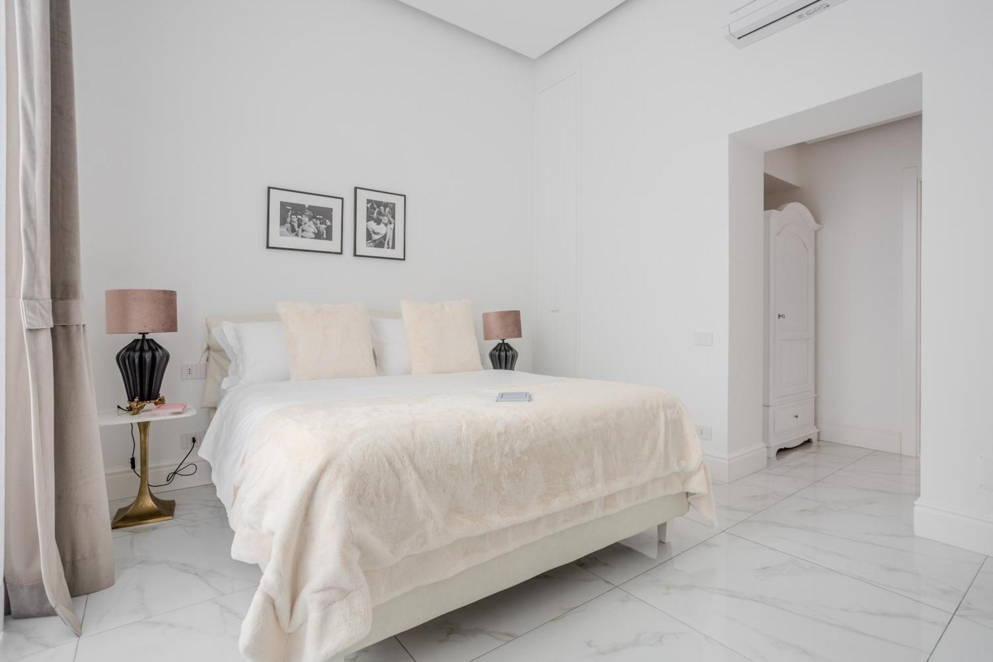 La Corte Dei Mille Luxury Naples Exterior photo